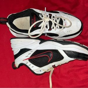 Mens 7.5 nike air monarch